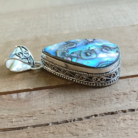 Elegant Blue Abalone Pendant Necklace - Picture 4 of 12